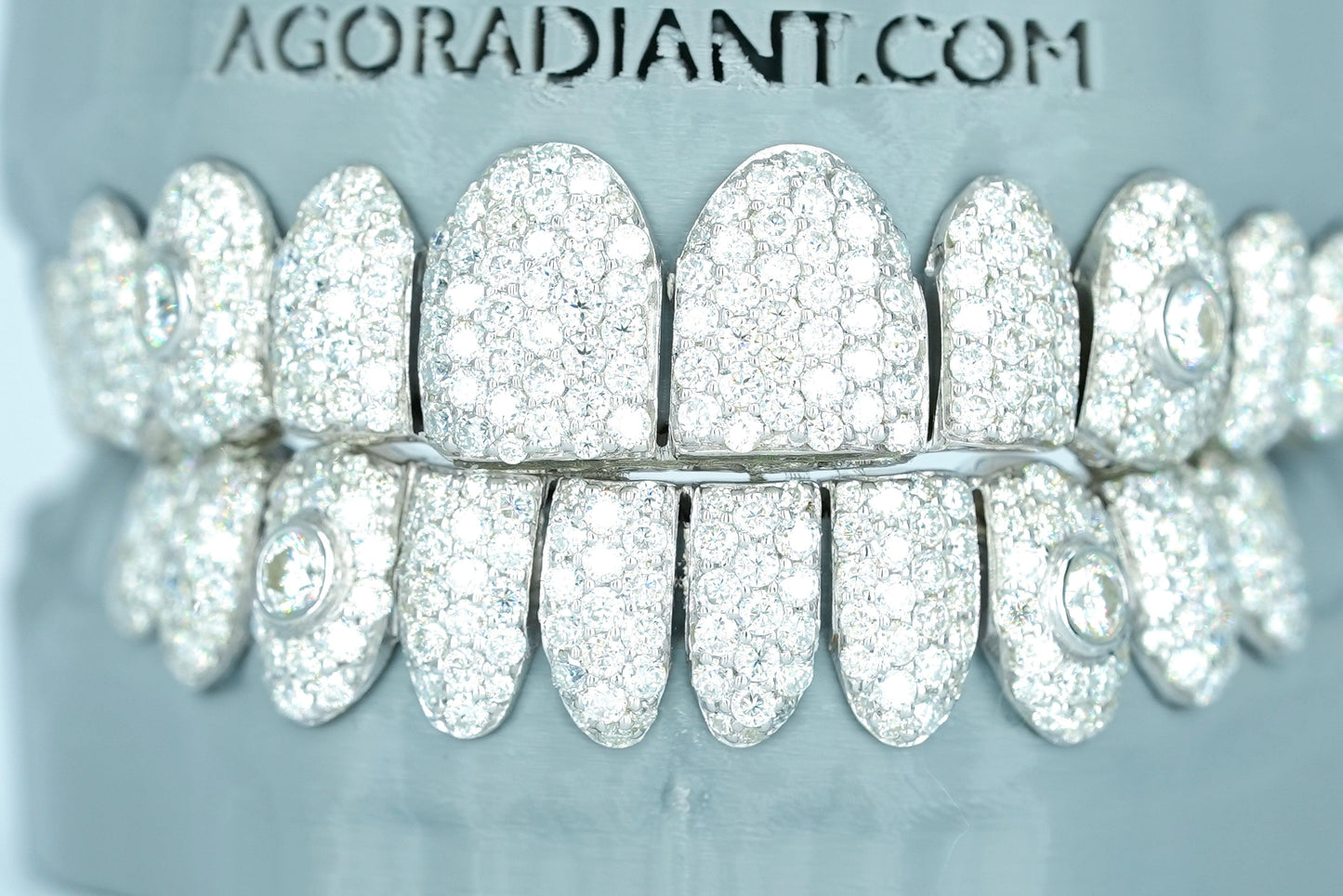 15 Pointer Stone On Fang VVS Moissanite Diamond Grillz - Agoradiant