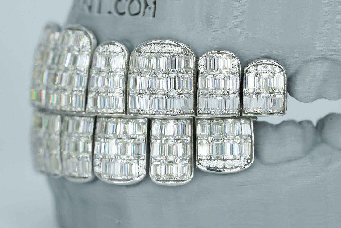Emerald VVS Moissanite Diamond Grillz - Agoradiant