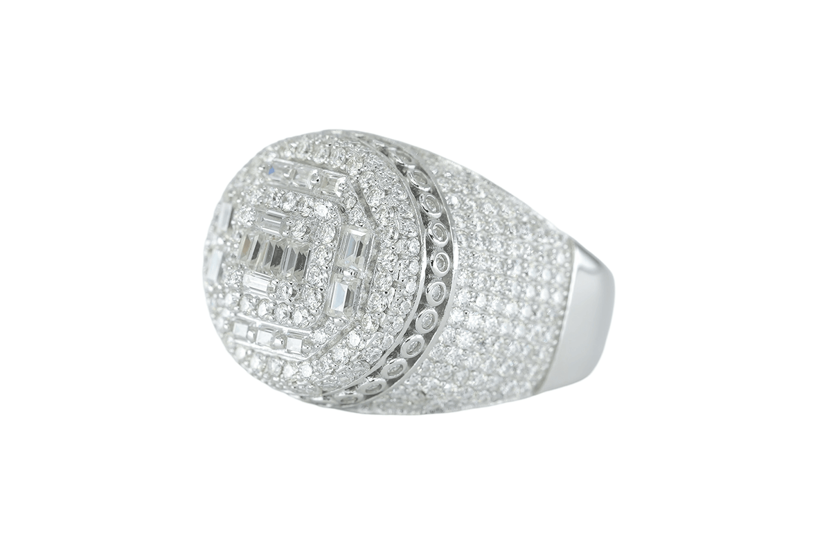 41487: Round And Baguette VVS Moissanite Diamond Ring - Agoradiant