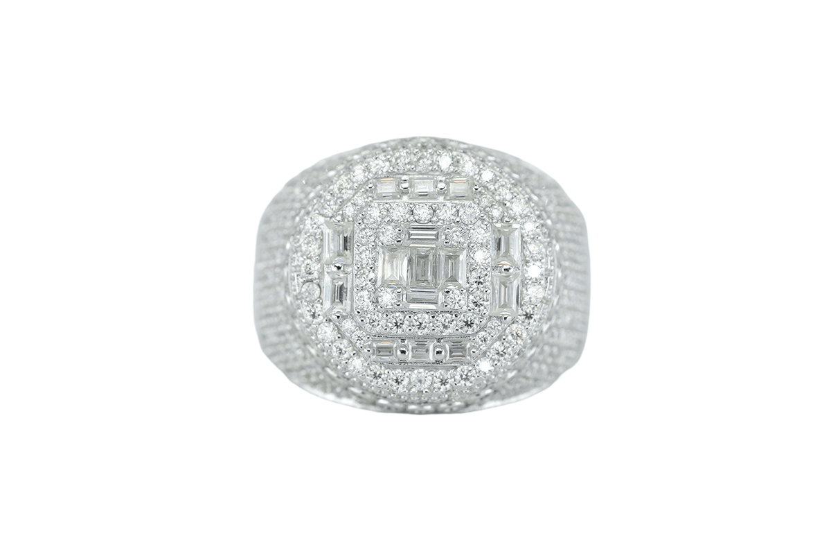 41487: Round And Baguette VVS Moissanite Diamond Ring - Agoradiant